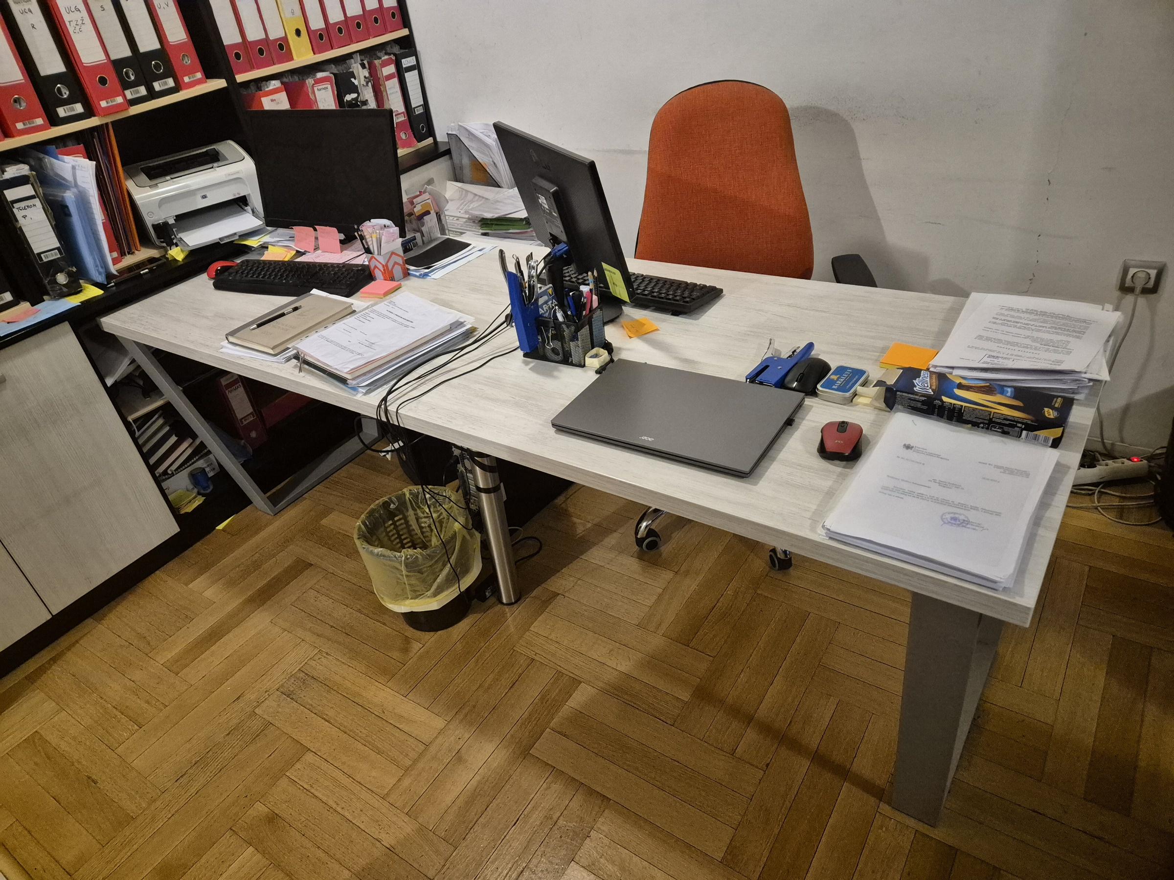 POVOLJNO – kancel. namještaj