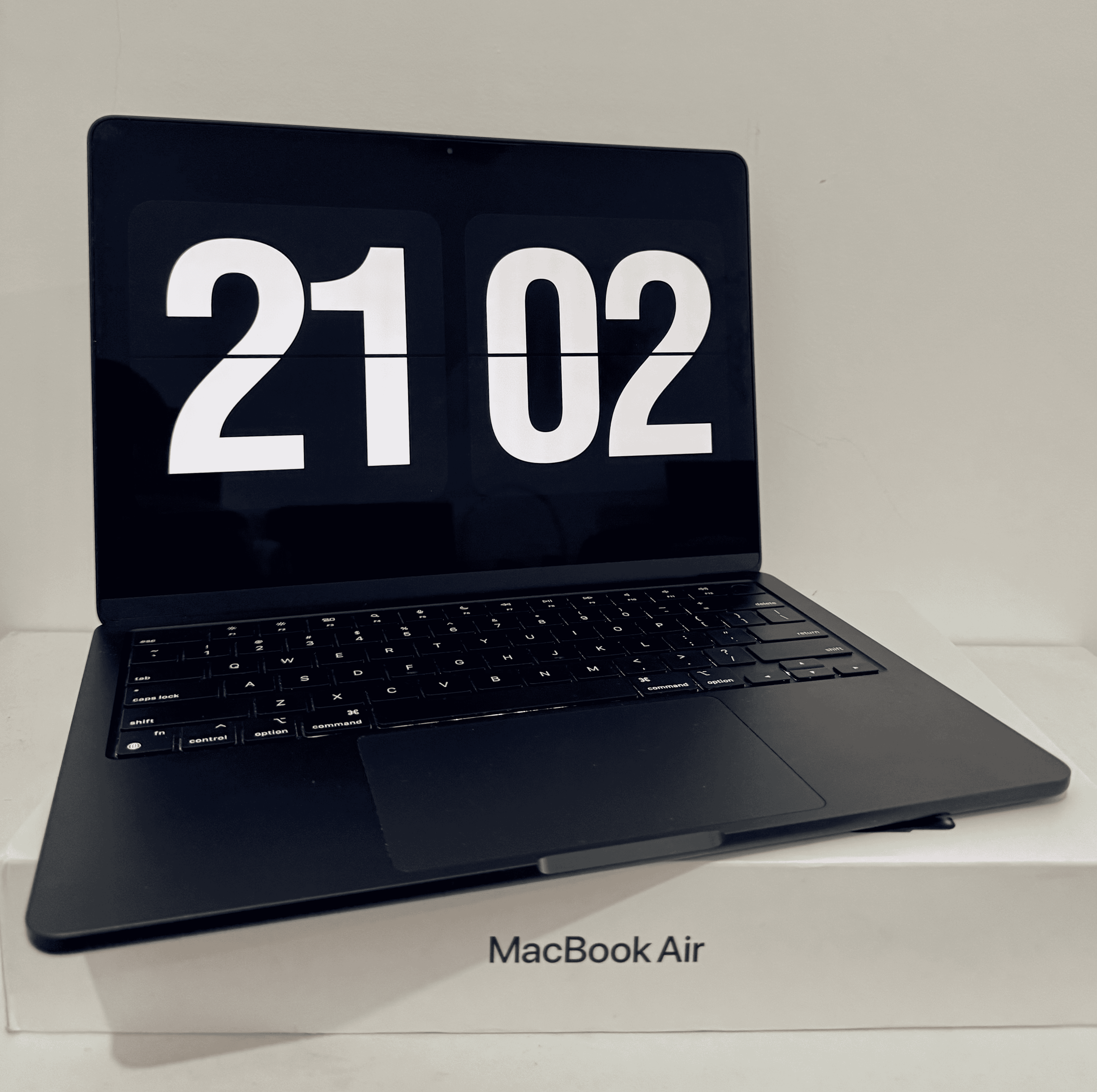 Prodajem Mac Book M2