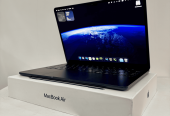 Prodajem Mac Book M2