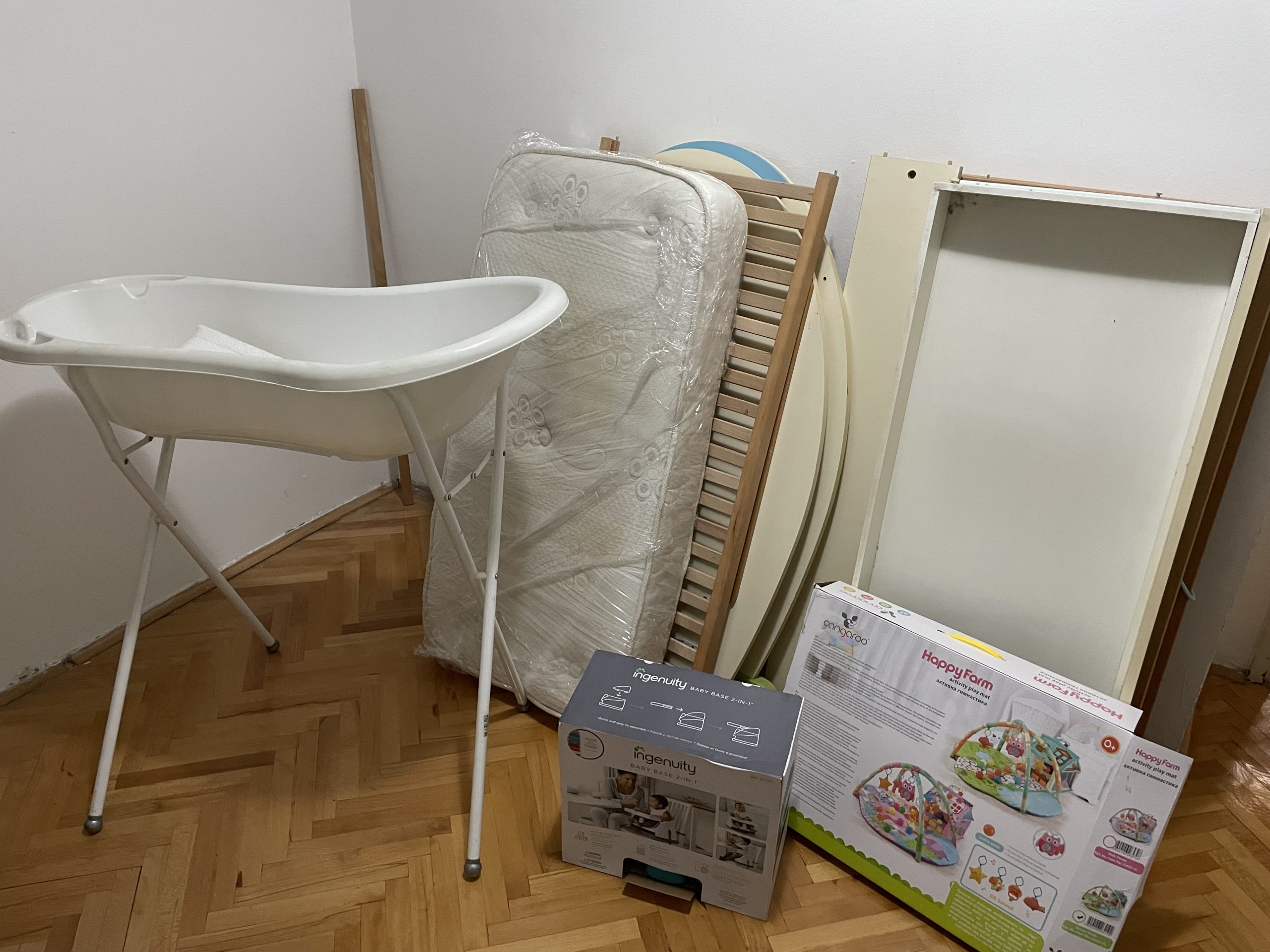 Prodajem bebi opremu