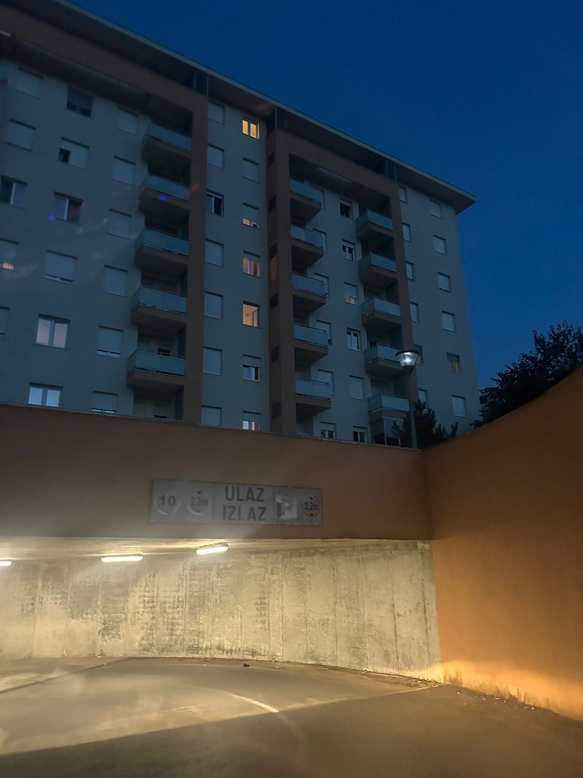 Prodajem garažno mjesto PG