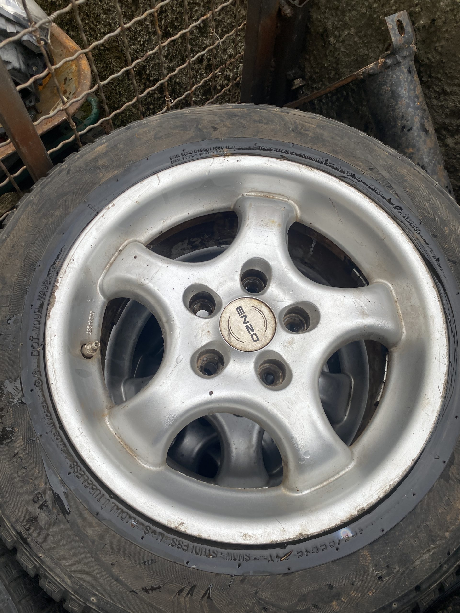 PRODAJEM FELNE SA GUMAMA