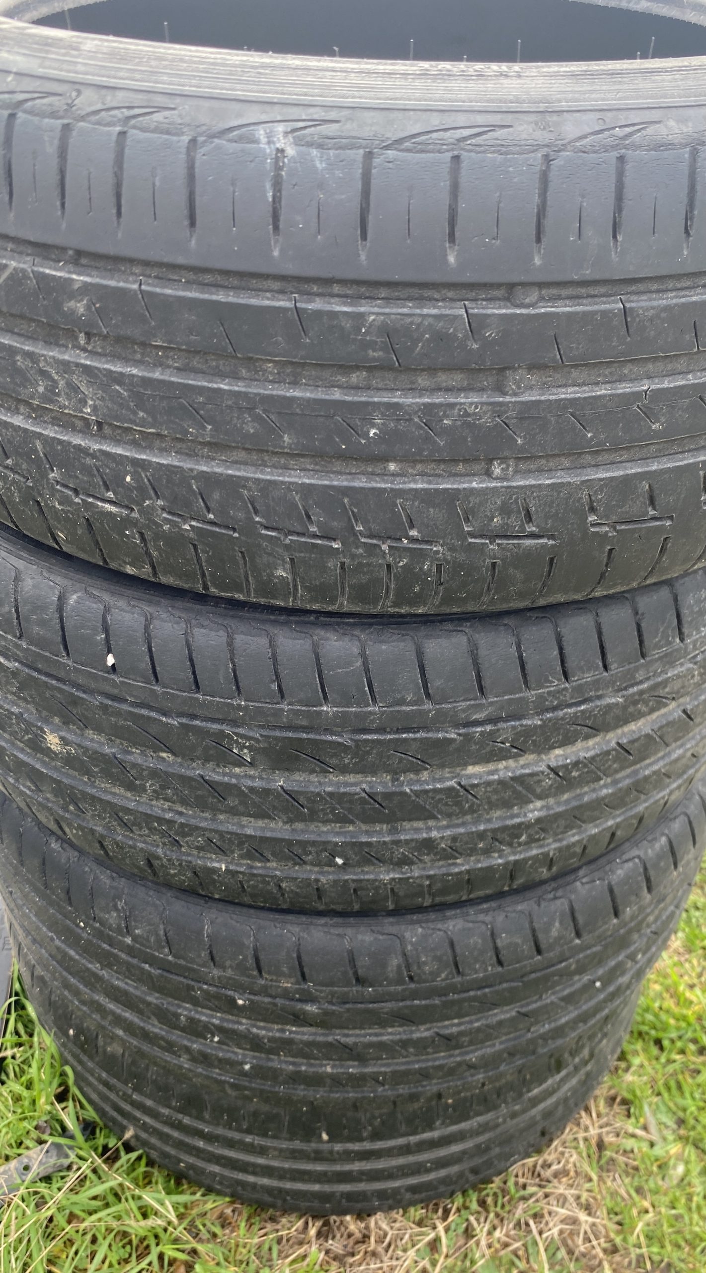 PRODAJEM 4 LJETNJE GUME