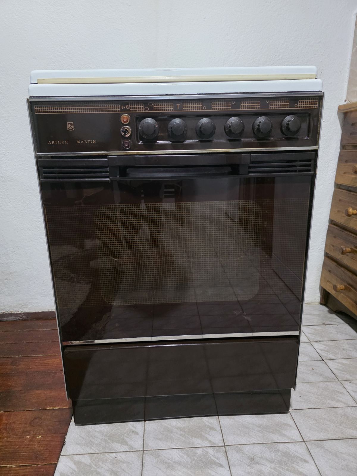 Ocuvan električni šporet