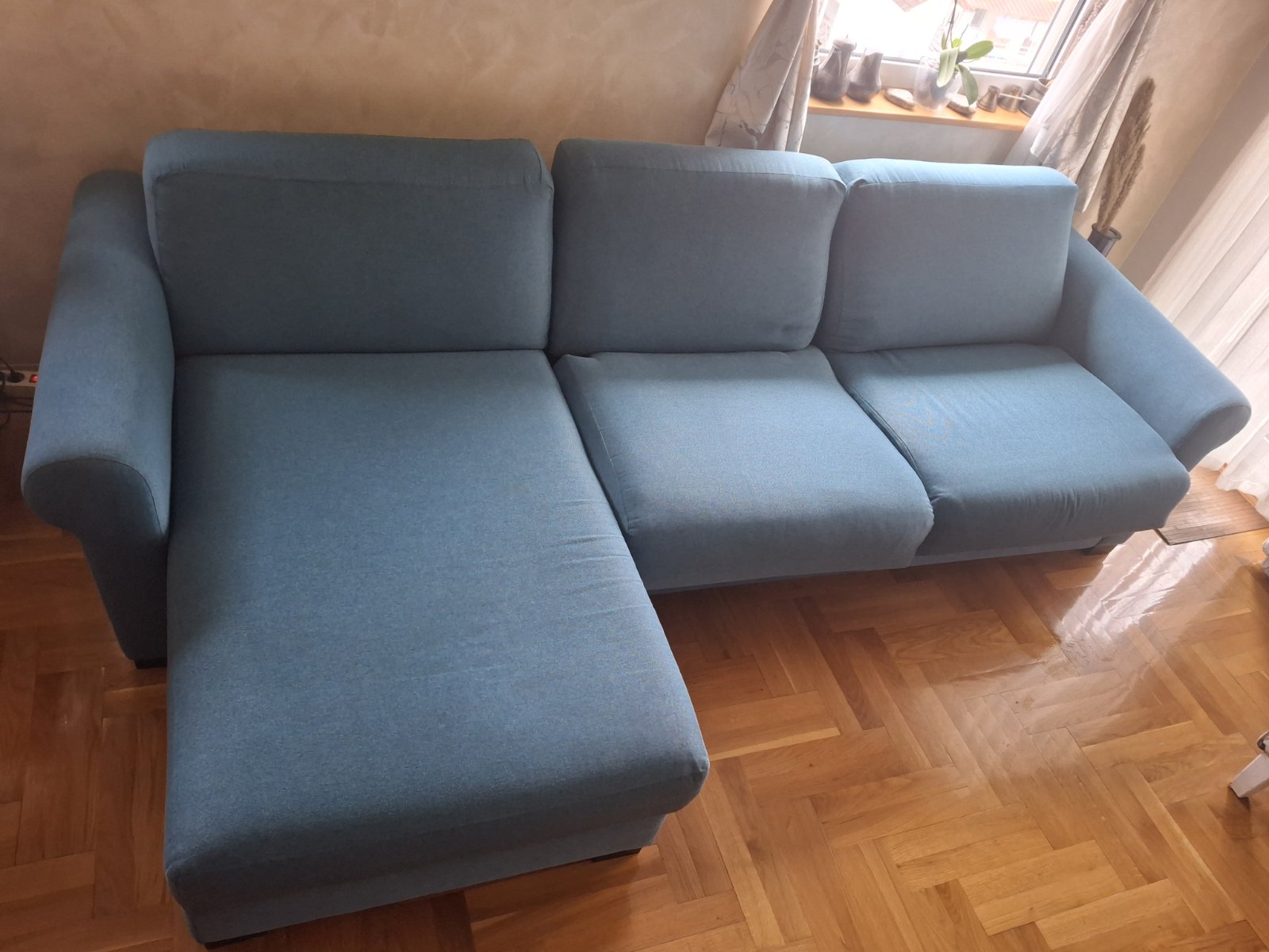 Ugaona garnitura sa mehanizmom