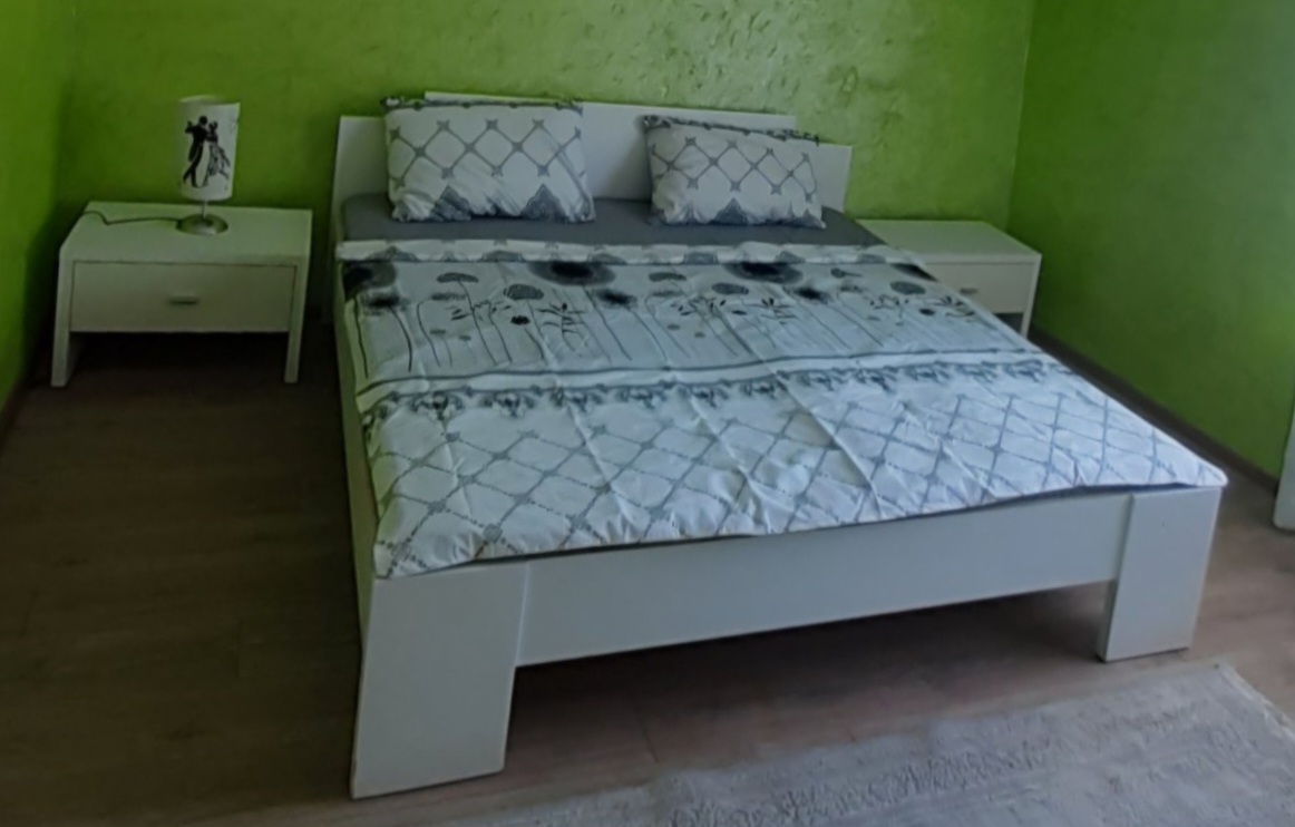 Francuski krevet i 2 noćnika