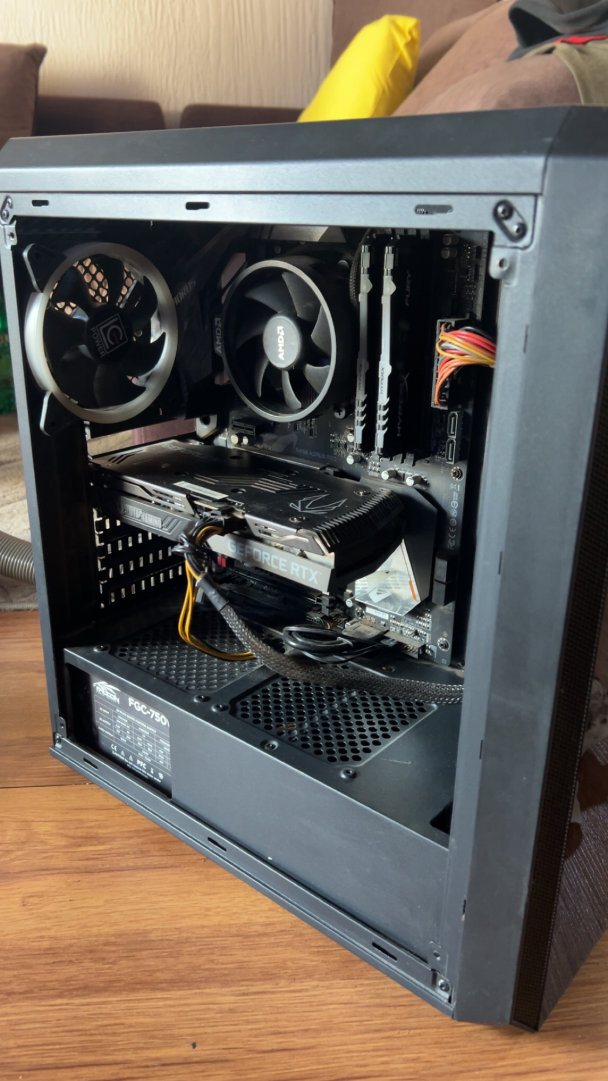 Prodajem kompjuter i opremu