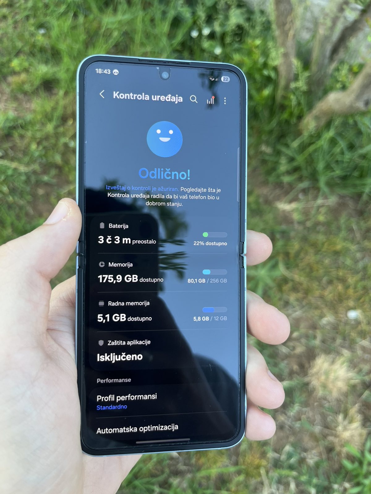 Prodajem z flip 6 kao nov